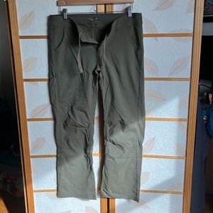 Prana hiking pants. Size 10. Green.